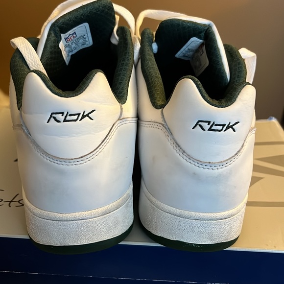 Reebok size 14 white and forest green shoe - Picture 2 of 5